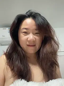 Momo-9988 online show from November 4, 2025, 3:33 pm