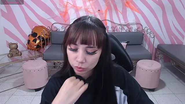 saabrina  online show from October 27, 2025, 1:26 pm