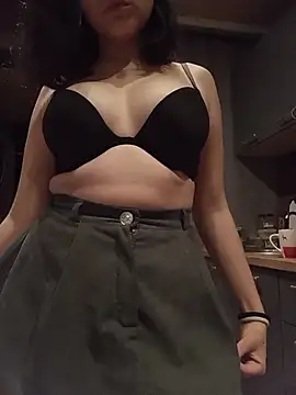 kisette online show from November 25, 2025, 2:44 am