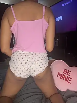 Snapshot of YeahhhitsBreezy chatting on February 5, 2026, 10:03 pm YeahhhitsBreezy online show from February 5, 2026, 10:03 pm