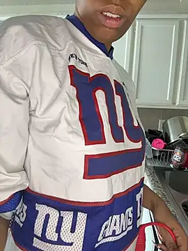 Snapshot of YeahhhitsBreezy chatting on February 8, 2026, 6:55 pm YeahhhitsBreezy online show from February 8, 2026, 6:55 pm