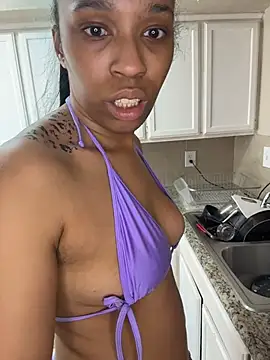 Snapshot of YeahhhitsBreezy chatting on February 24, 2026, 10:41 pm YeahhhitsBreezy online show from February 24, 2026, 10:41 pm