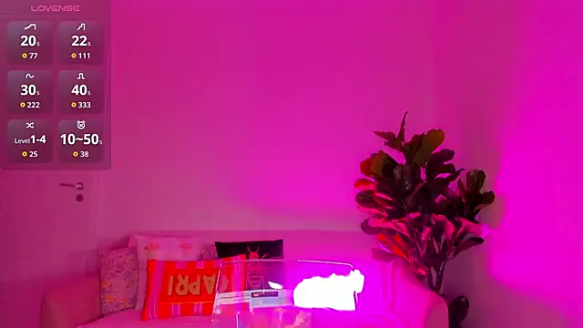 TiaBelle online show from November 14, 2025, 8:18 pm