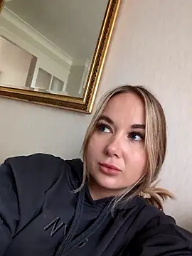 BarbieDolly x online show from October 13, 2025, 3:12 pm