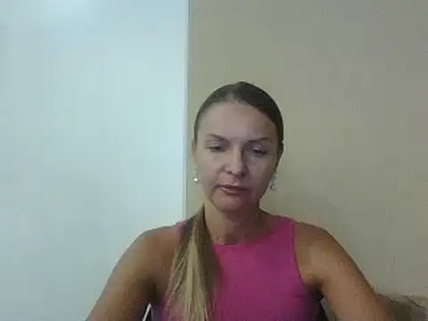Snapshot of Domiraya chatting on October 3, 2025, 5:10 pm Domiraya online show from October 3, 2025, 5:10 pm