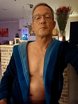 Snapshot of TommyTom76 chatting on February 14, 2026, 10:06 pm TommyTom76 online show from February 14, 2026, 10:06 pm