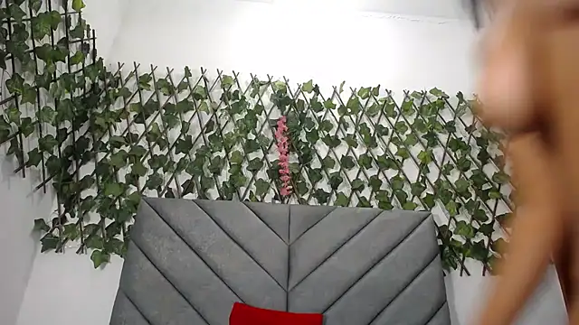 vfridaper online show from December 5, 2025, 12:58 pm