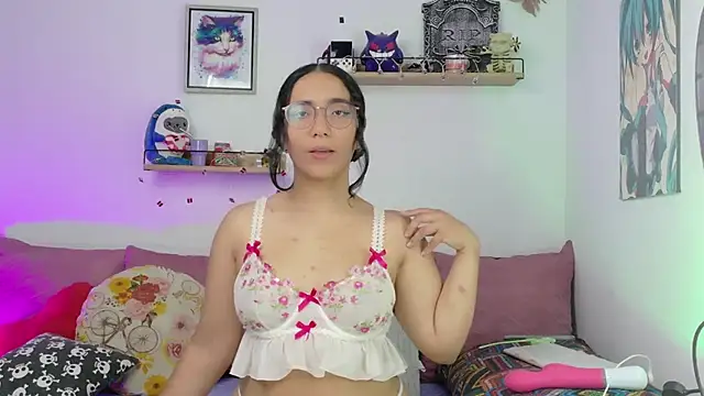 Snapshot of LucyDerby chatting on February 19, 2026, 12:06 am LucyDerby online show from February 19, 2026, 12:06 am