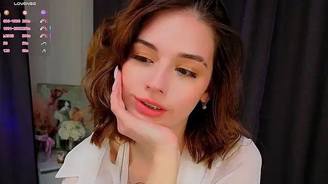 LunaraRada online show from October 27, 2025, 12:09 pm