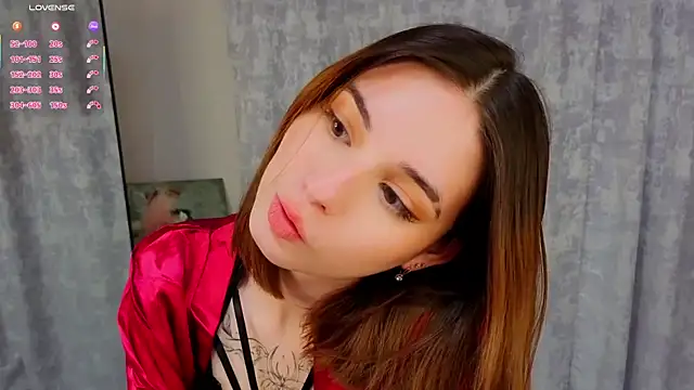 LunaraRada online show from November 3, 2025, 2:40 pm