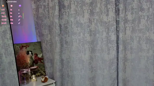 LunaraRada online show from November 10, 2025, 3:11 pm