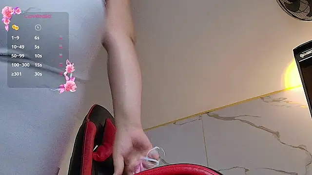 Nina Rouge7 online show from December 14, 2025, 1:16 pm