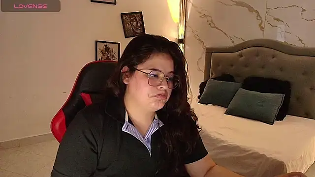 Nina Rouge7 online show from December 18, 2025, 7:09 pm