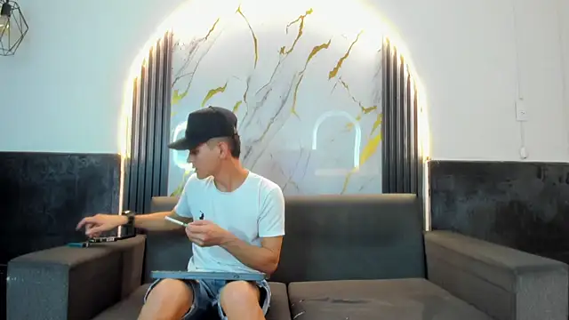 Snapshot of liam_coleman25 chatting on February 8, 2026, 5:00 am liam coleman25 online show from February 8, 2026, 5:00 am