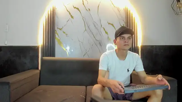 Snapshot of liam_coleman25 chatting on February 21, 2026, 4:24 am liam coleman25 online show from February 21, 2026, 4:24 am