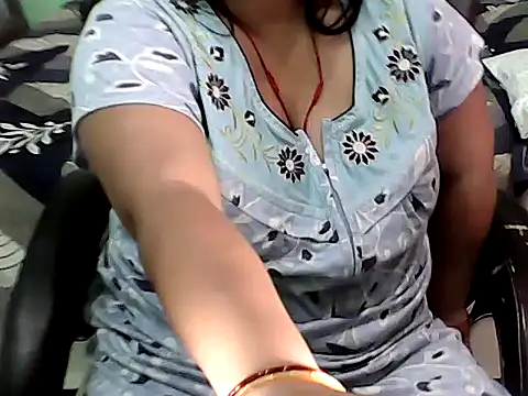 BABITA KUMARII online show from April 30, 2026, 8:57 pm