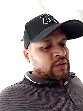 LucasGaeel online show from April 6, 2026, 3:13 pm