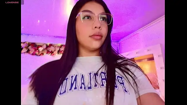 kloe28 online show from November 26, 2025, 3:51 am