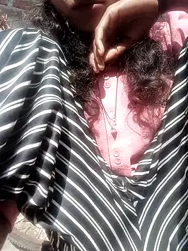 Snapshot of Cuty_nensi chatting on November 20, 2025, 3:18 am Cuty nensi online show from November 20, 2025, 3:18 am