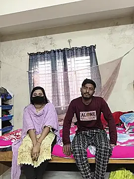 Snapshot of Love_Queen11 chatting on January 9, 2026, 8:17 am Love Queen11 online show from January 9, 2026, 8:17 am