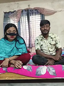 Snapshot of Love_Queen11 chatting on January 14, 2026, 8:31 am Love Queen11 online show from January 14, 2026, 8:31 am