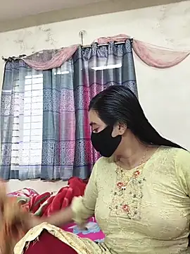 Snapshot of Love_Queen11 chatting on February 11, 2026, 8:41 am Love Queen11 online show from February 11, 2026, 8:41 am