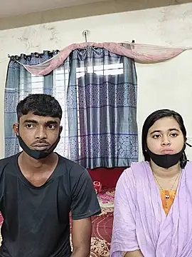 Snapshot of Love_Queen11 chatting on February 25, 2026, 8:35 am Love Queen11 online show from February 25, 2026, 8:35 am