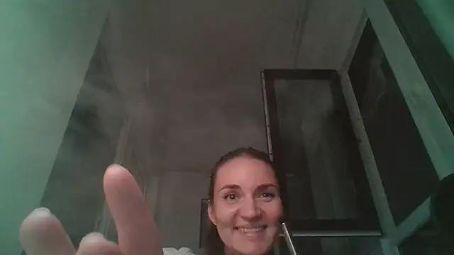 Snapshot of Tavrisse chatting on October 24, 2025, 3:52 pm Tavrisse online show from October 24, 2025, 3:52 pm