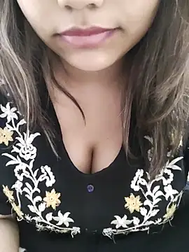 Snapshot of Miss_Rose__ chatting on November 25, 2025, 1:05 am Miss Rose online show from November 25, 2025, 1:05 am