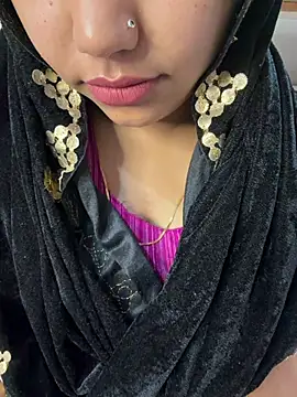 Snapshot of Miss_Rose__ chatting on February 17, 2026, 4:09 am Miss Rose online show from February 17, 2026, 4:09 am