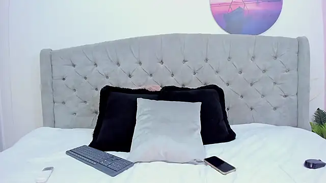 melevansxs online show from November 12, 2025, 8:30 pm