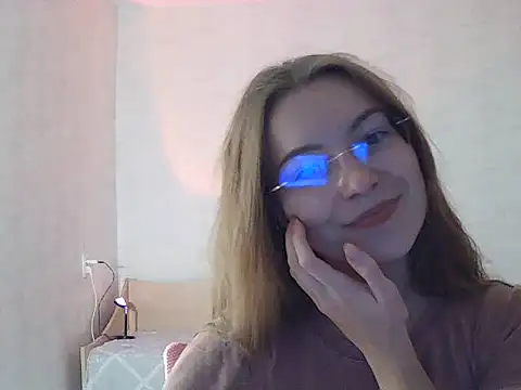 Snapshot of Melirynn chatting on October 27, 2025, 6:23 pm Melirynn online show from October 27, 2025, 6:23 pm