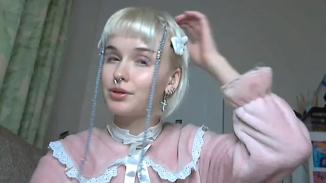 Snapshot of Paradoxy_ chatting on December 18, 2025, 8:04 pm Paradoxy online show from December 18, 2025, 8:04 pm