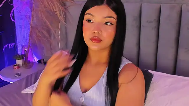 EmmaBlossom online show from October 18, 2025, 8:09 pm