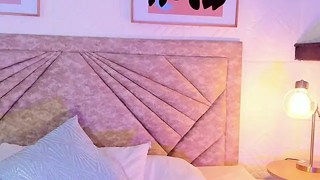 Snapshot of EmmaBlossom chatting on February 3, 2026, 12:32 pm EmmaBlossom online show from February 3, 2026, 12:32 pm