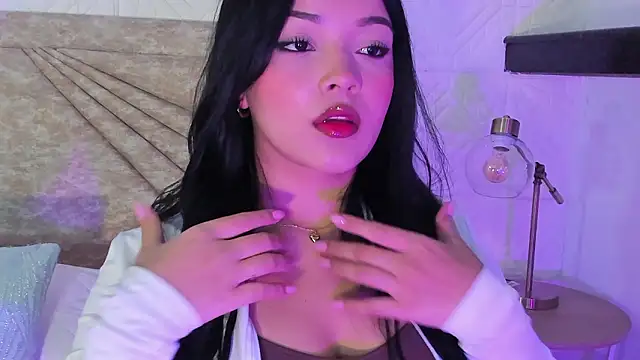 Snapshot of EmmaBlossom chatting on February 4, 2026, 12:33 pm EmmaBlossom online show from February 4, 2026, 12:33 pm