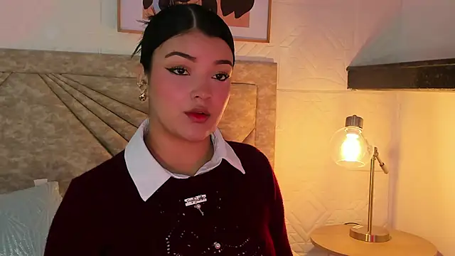 Snapshot of EmmaBlossom chatting on February 5, 2026, 12:43 pm EmmaBlossom online show from February 5, 2026, 12:43 pm