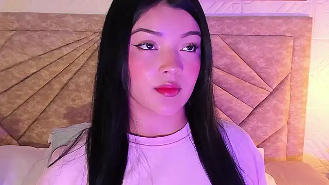 Snapshot of EmmaBlossom chatting on February 10, 2026, 12:31 pm EmmaBlossom online show from February 10, 2026, 12:31 pm