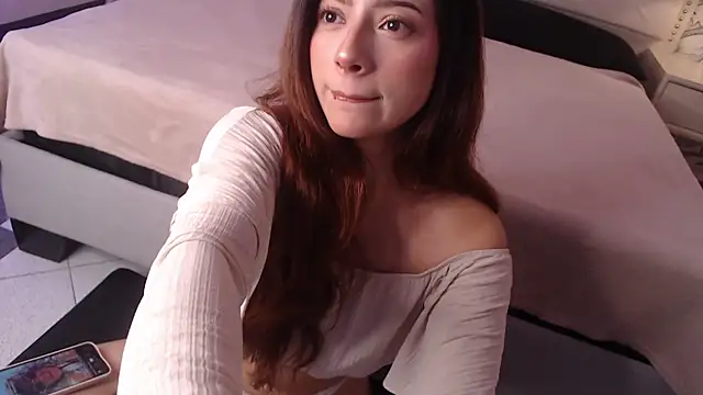 Adrianna5  online show from November 8, 2025, 11:21 am