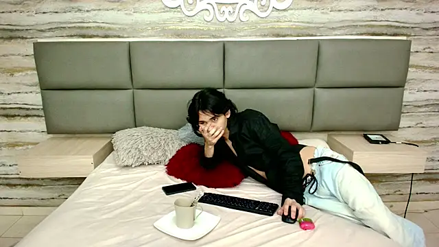 Lovers 21 online show from November 9, 2025, 1:04 am