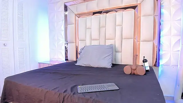 Sarah Adamss online show from November 24, 2025, 12:27 pm