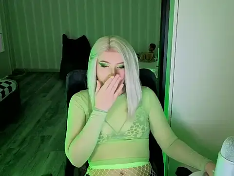 Snapshot of violet-siren-x chatting on February 25, 2026, 8:46 am violet-siren-x online show from February 25, 2026, 8:46 am