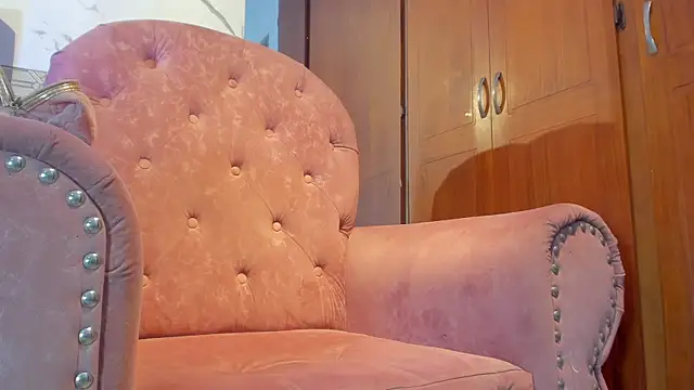 violett  rousee online show from November 26, 2025, 2:51 pm