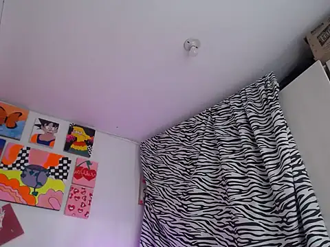 Snapshot of Nahomyyy chatting on December 1, 2025, 11:37 am Nahomyyy online show from December 1, 2025, 11:37 am