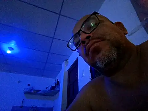 ANTHONYHOTT69 online show from April 1, 2026, 10:07 pm