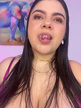 Snapshot of MissSofia_1 chatting on November 11, 2025, 12:32 am MissSofia 1 online show from November 11, 2025, 12:32 am