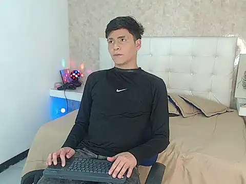 Aaron Foxxx online show from December 15, 2025, 9:52 pm