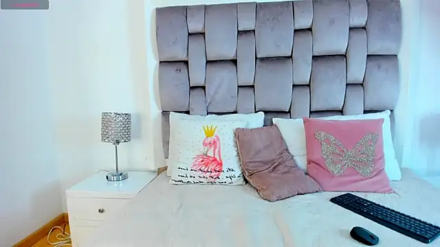 ChikiBom28 online show from October 12, 2025, 7:46 pm