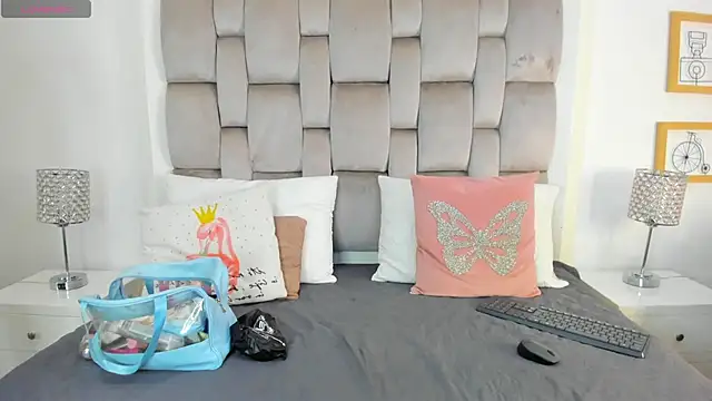 ChikiBom28 online show from October 23, 2025, 7:34 pm