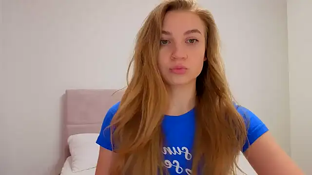 Snapshot of Eva_enjoyeverymoment_ chatting on November 7, 2025, 6:41 pm Eva enjoyeverymoment online show from November 7, 2025, 6:41 pm